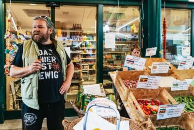 Vienna: Naschmarkt Food Tasting Tour - 150 minutes in the market: what the timing feels like