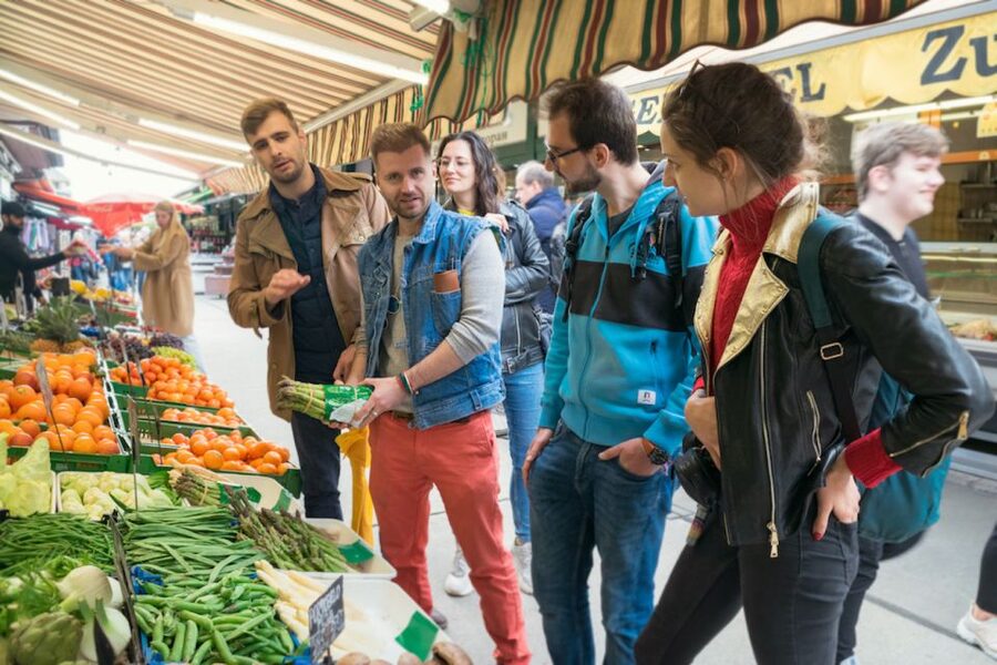 Vienna: Naschmarkt Guided Food Tour - Meeting at U4 Kettenbrückengasse: start fast, stay calm