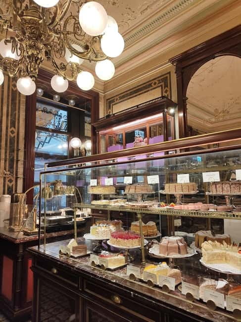 Vienna: The Ultimate Full Meal Austrian Food Tour - Stop 3: The big sit-down meal with Wiener Schnitzel and goulash