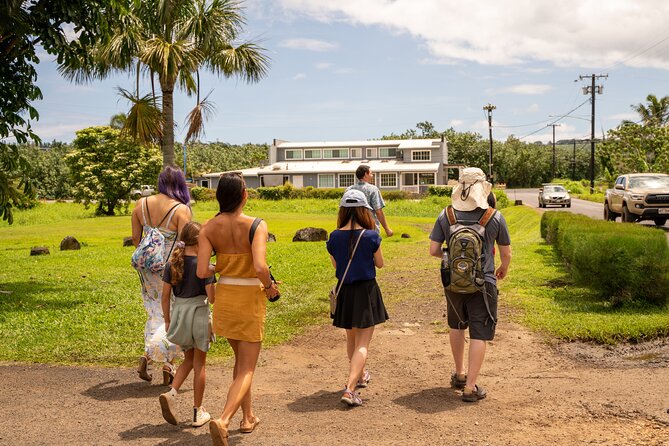 Walking Food Tour Exploring Hanalei - Guide-led history: Max and Nalu bring the food to life