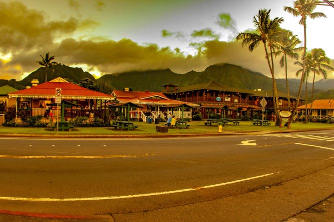 Walking Food Tour Exploring Hanalei - The walking format: paced, compact, and built for eating