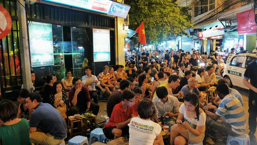 Weekend Hanoi Night Market & Street Food Tour - Hang Dao Street Night Market: shopping and more snacks