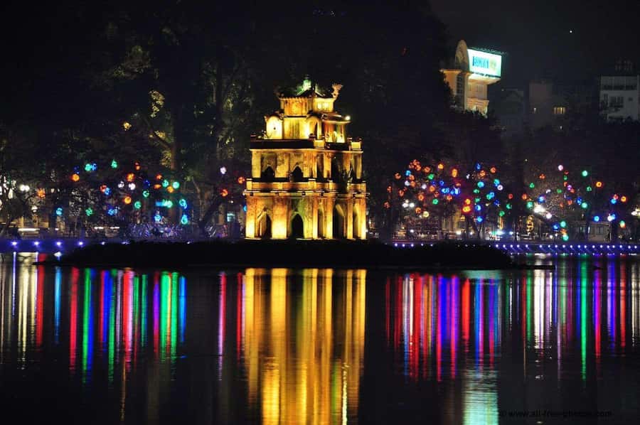 Weekend Hanoi Night Market & Street Food Tour - Guides make the difference: adapting to your group and the night