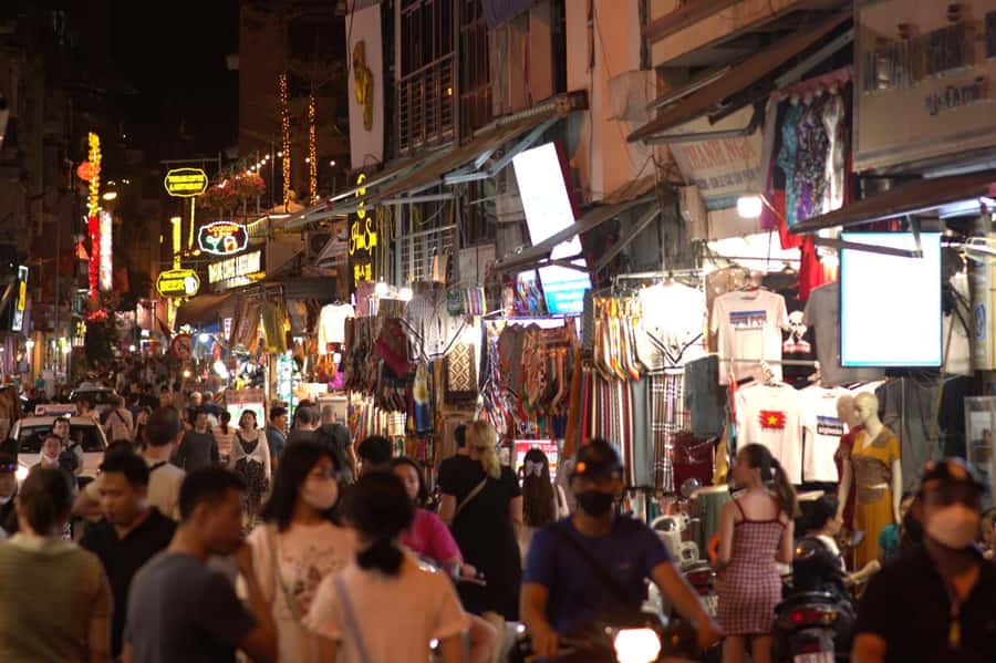 Weekend Hanoi Night Market & Street Food Tour - The timing reality: a 3.5-hour walk that feels like a night out