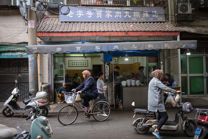 Xi'an Evening Food Tour by TukTuk - Pickup, small-group vibe, and the 3–4 hour pace