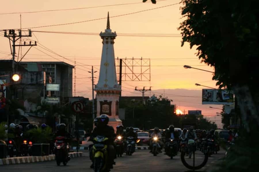 Yogyakarta: Guided City Walk and Food Tour - Practical Tips Before You Go: Shoes, Water, Spice, and Food Restrictions