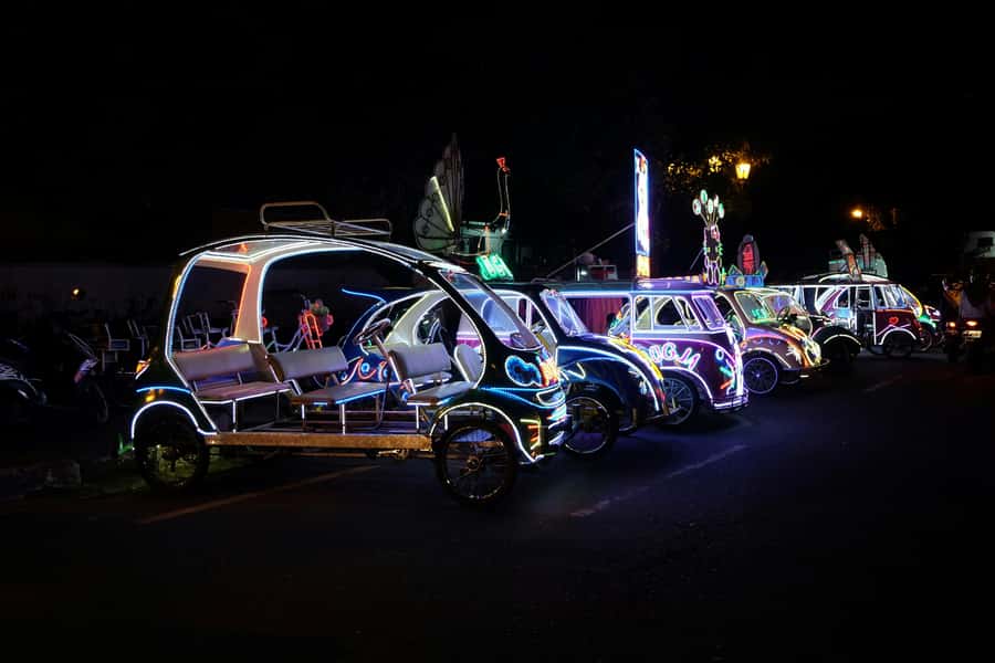 Yogyakarta: Guided City Walk and Food Tour - Becak and Tuk-Tuk Moves: Getting From Street to Street Without Losing the Plot