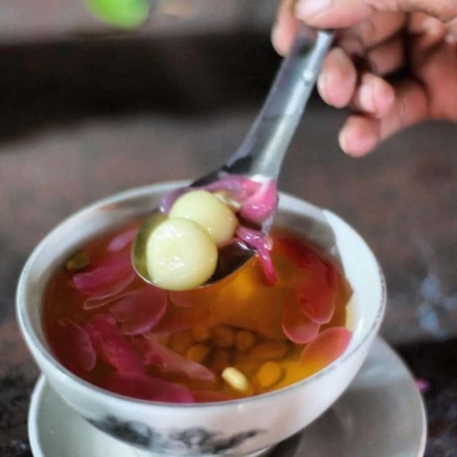Yogyakarta: Guided City Walk and Food Tour - The Final Hour at Alun Alun Kidul: Dessert, Snacks, Games, and That Big Night Finish
