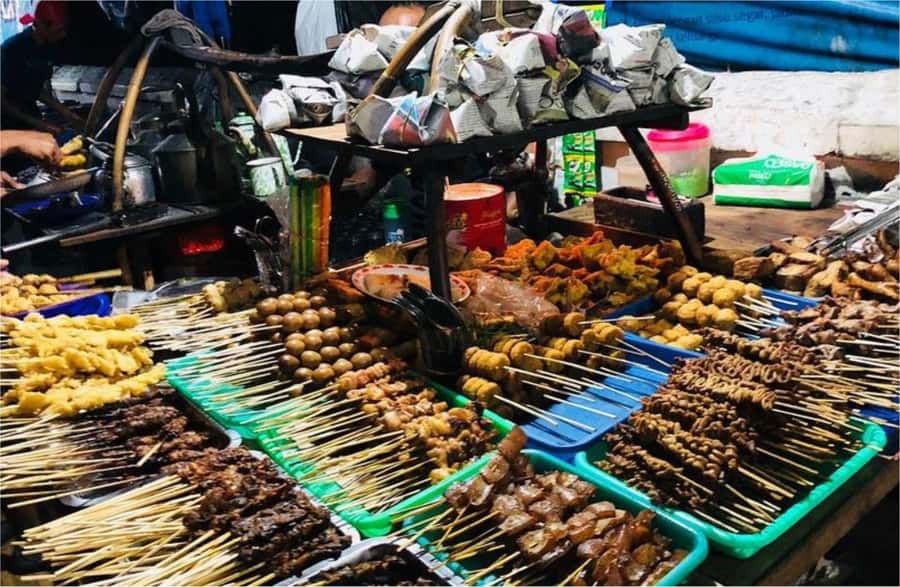 Yogyakarta: Night Walking and Street Food Tasting Tour - Key highlights at a glance