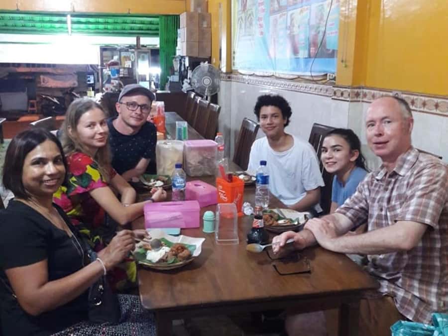Yogyakarta: Nighttime Walk and Food Tour - Plengkung Wijilan and local regional food tastings