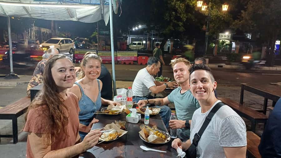 Yogyakarta: Nighttime Walk and Food Tour - Jamu Jawa Tradisional Lugu Murni: traditional tonics without the drama