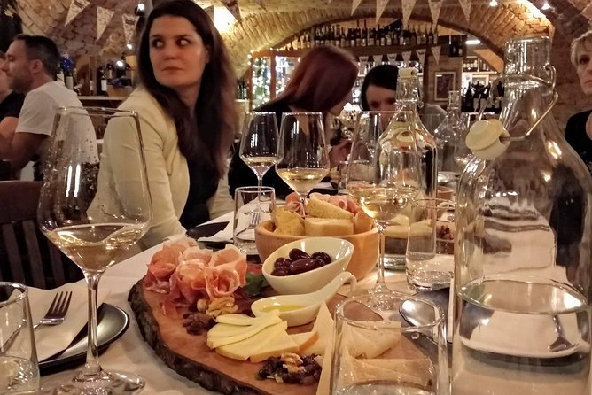 Zagreb Walking Food Tour - Sightseeing - Dolac Market Visit - Stop 6: Upper Town Gornji Grad Walk (40 Minutes, Free Admission)